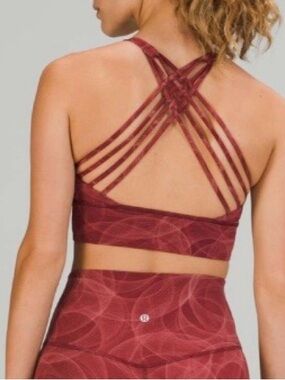 Lululemon Free to Be High-Neck LongLine Bra
Wild Orbit Fusion Mulled Wine 8